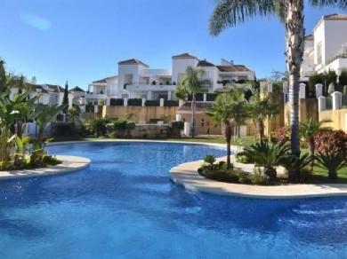 Apartamento con 2 dormitorios se vende en Marbella, Costa del Sol