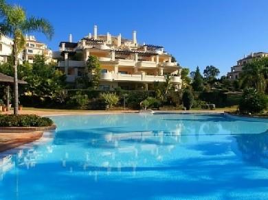 Apartamento con 2 dormitorios se vende en Marbella, Costa del Sol