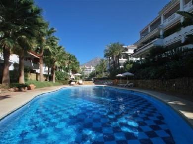 Apartamento con 3 dormitorios se vende en Marbella, Costa del Sol