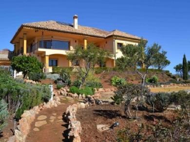 Chalet con 6 dormitorios se vende en Estepona, Costa del Sol