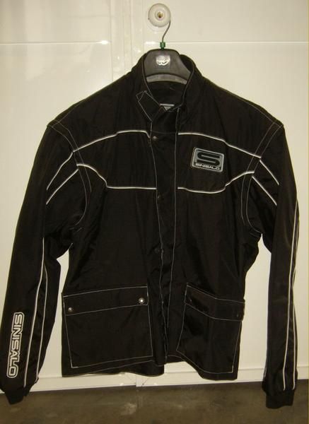 CHAQUETA SINISALO SPORT LTD. MODELO TECH NEGRO