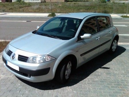 RENAULT MEGANE 1.6 16V 100CV CONFORT DYNAMIQUE - Leon