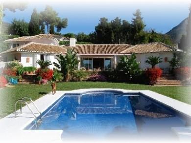 Chalet con 4 dormitorios se vende en Benalmadena Costa, Costa del Sol