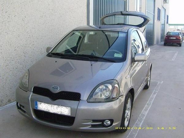 VENDO TOYOTA YARIS 1.5 ED. LIMITADA 3P 2002