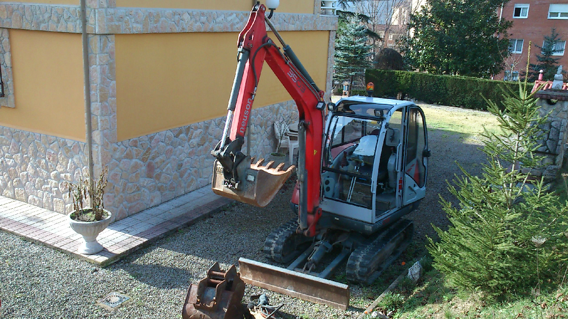 maquina excavadora impecable