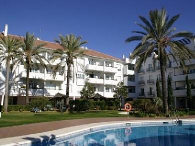 Apartamento con 2 dormitorios se vende en Marbella, Costa del Sol