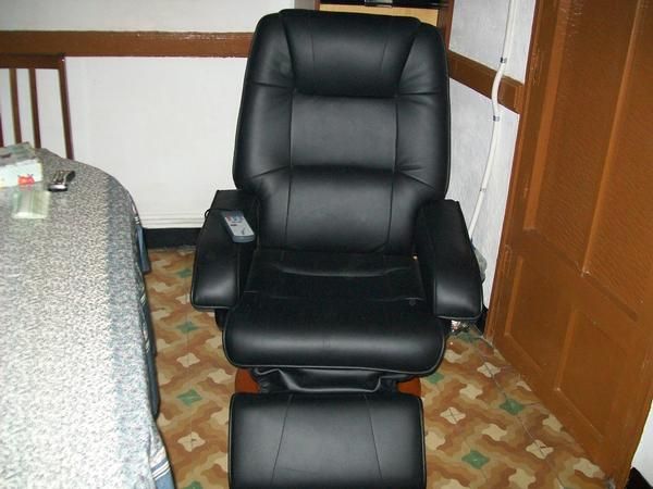 SE VENDE SILLON DE PIEL  DE MASAJE CON 10 FUNCIONES