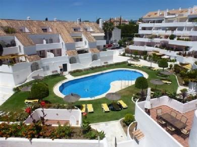 Apartamento con 2 dormitorios se vende en Marbella, Costa del Sol