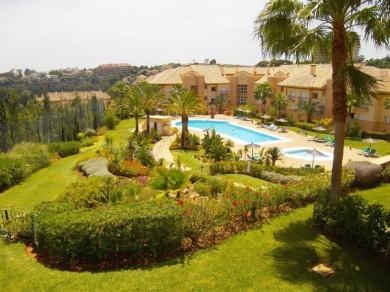 Apartamento con 3 dormitorios se vende en Marbella, Costa del Sol