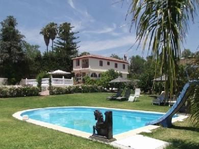 Chalet con 3 dormitorios se vende en Marbella, Costa del Sol