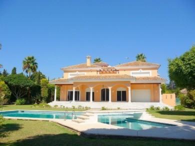 Chalet con 7 dormitorios se vende en Marbella, Costa del Sol