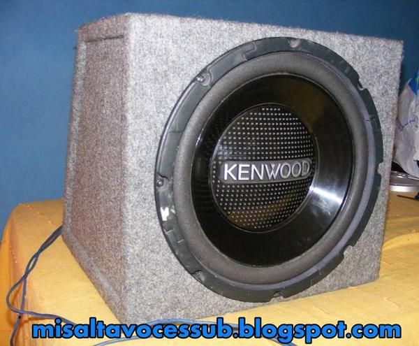 Vendo Subwoofer KENWOOD KFC-W300S, 150W RMS, 600W (peak). Con caja de resonancia! --- 50   ---