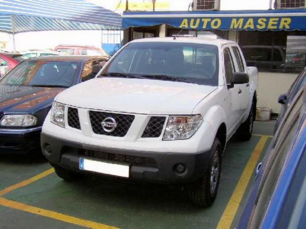 Venta de coche Nissan Navara 2.5 DCI XE DOB.CAB 4X4 174cv '06 en Madrid