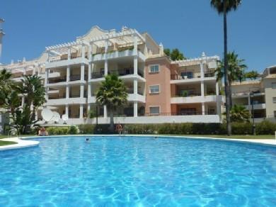 Apartamento con 3 dormitorios se vende en Marbella, Costa del Sol