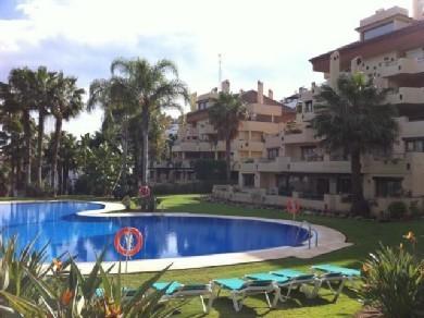 Apartamento con 3 dormitorios se vende en Marbella, Costa del Sol