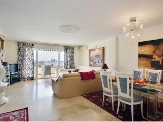 Apartamento en alquiler en Nueva Andalucia, Málaga (Costa del Sol)