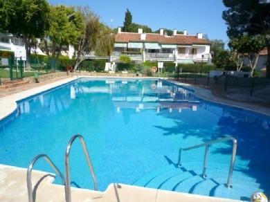 Apartamento con 2 dormitorios se vende en Marbella, Costa del Sol