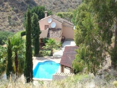 Chalet con 2 dormitorios se vende en Estepona, Costa del Sol