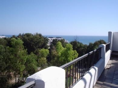 Apartamento con 5 dormitorios se vende en Casares Costa, Costa del Sol