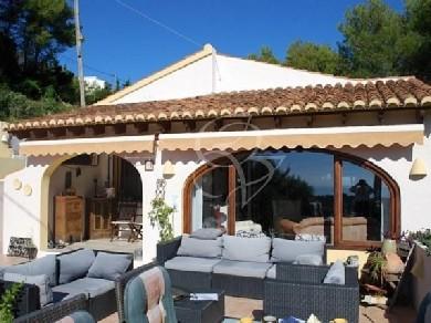 Chalet con 4 dormitorios se vende en Benissa