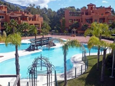 Apartamento con 2 dormitorios se vende en Marbella, Costa del Sol