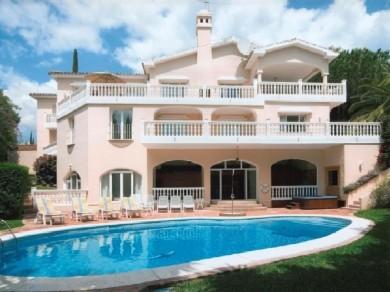 Chalet con 10 dormitorios se vende en Marbella, Costa del Sol