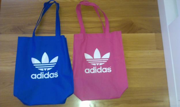 Se venden dos bolsos adidas, practicamente nuevos, sin uso!