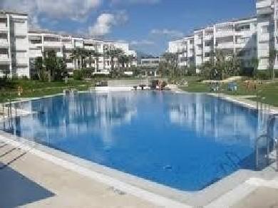 Apartamento con 2 dormitorios se vende en Marbella, Costa del Sol