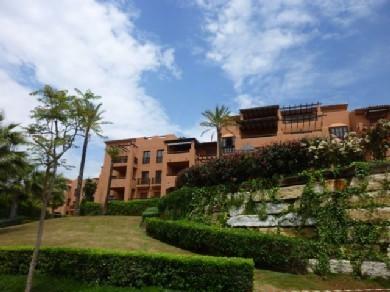 Apartamento con 3 dormitorios se vende en Benahavis, Costa del Sol