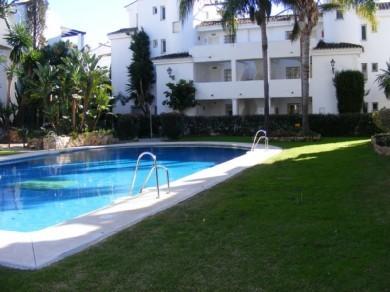 Apartamento con 3 dormitorios se vende en Marbella, Costa del Sol