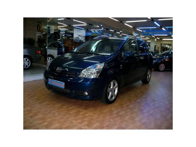 TOYOTA COROLLA VERSO 2.2 D-CAT