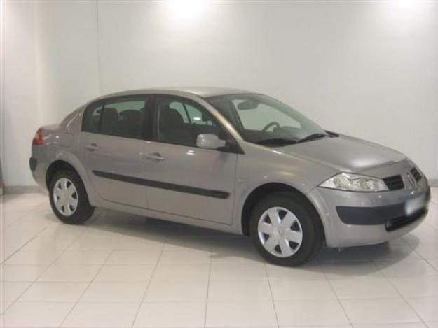 Venta de coche Renault MEGANE SEDAN 1.9 DCI 120 Cv. '04 en Esplugues De Llobregat