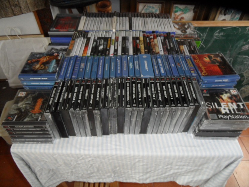 Venta videojuegosy coleccion cine vhs mas de 2500 peliculas en perfecto estado.