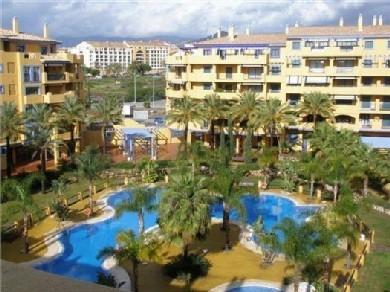 Apartamento con 3 dormitorios se vende en Marbella, Costa del Sol