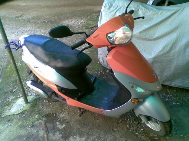 SE VENDE PEUGEOT V-CLIC 49CC