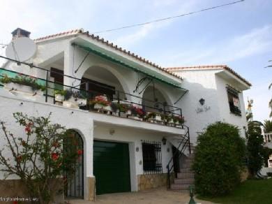 Chalet con 3 dormitorios se vende en Estepona, Costa del Sol