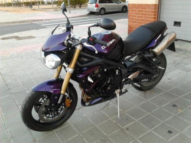 2011  Triumph Street Triple 675