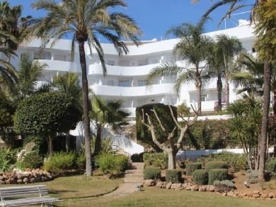 Apartamento con 2 dormitorios se vende en Marbella, Costa del Sol