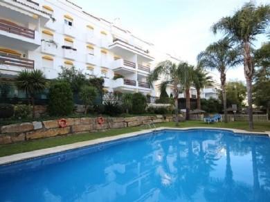 Apartamento con 3 dormitorios se vende en Marbella, Costa del Sol