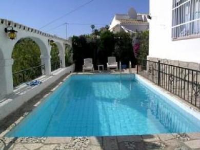 Chalet con 2 dormitorios se vende en Caleta de Velez, Costa del Sol