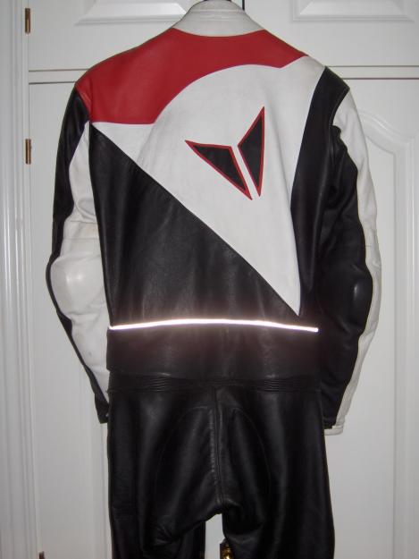 Mono Dainese Daytona tricolor. Talla 50. Muy poco uso.