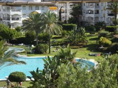 Apartamento con 2 dormitorios se vende en Marbella, Costa del Sol