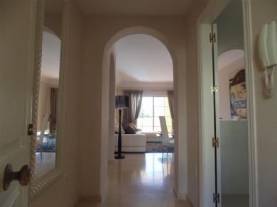 Apartamento con 2 dormitorios se vende en Estepona, Costa del Sol