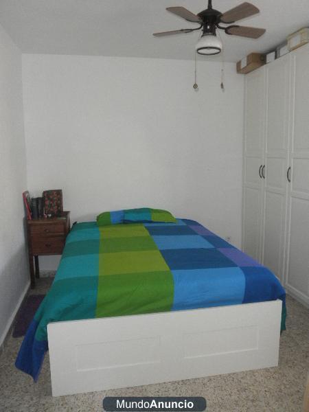 DORMITORIO CON CAMA GRANDE