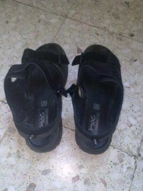 Vendo sandalias color negro número 40