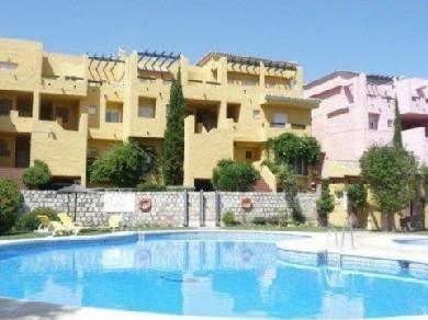 Apartamento con 3 dormitorios se vende en Marbella, Costa del Sol