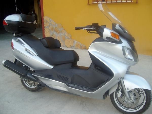 SE VENDE SUZUKI BURGMAN 650 CC