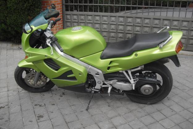 VENDO MOTO HONDA VFR 750