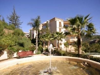 Apartamento con 2 dormitorios se vende en Marbella, Costa del Sol