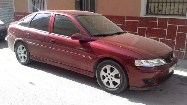 Opel Vectra del año 2001 en Villena